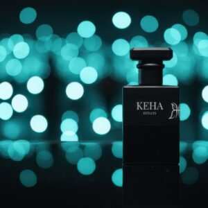 Botol parfum wanita KEHA Dulcis aroma vanilla rose dengan latar belakang estetik